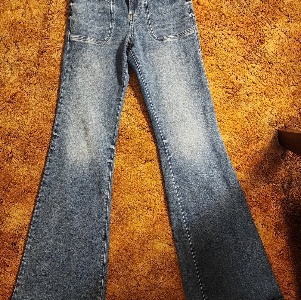 Express Women's Mid Rise Medium Wash FlexX '70s Flare Jeans - Picture 5 of 15